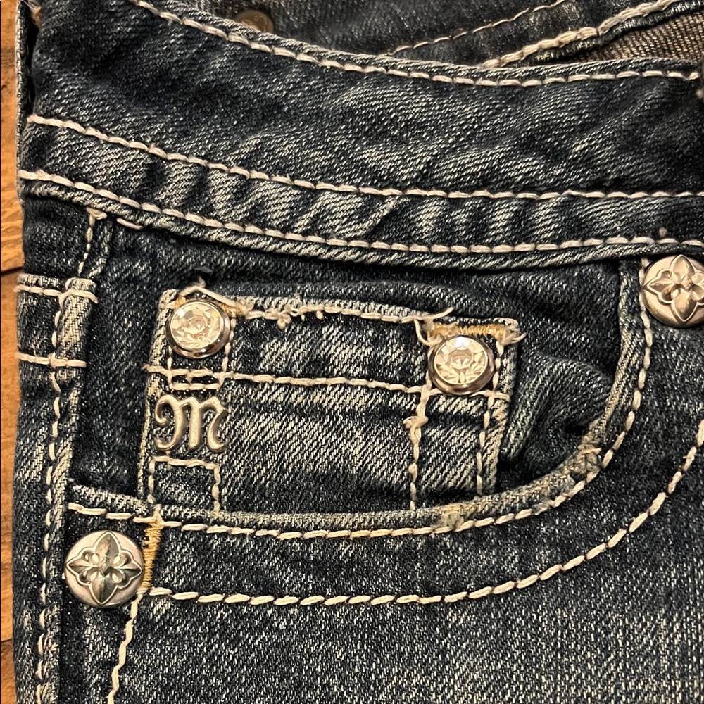 Miss Me Medium Capri Jeans - Picture 5 of 10